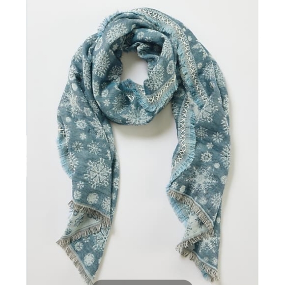 J.jill Medium Weight EMBROIDERED SCARF new LIGHT AZURE MULTI eyelash fringe - Picture 3 of 6